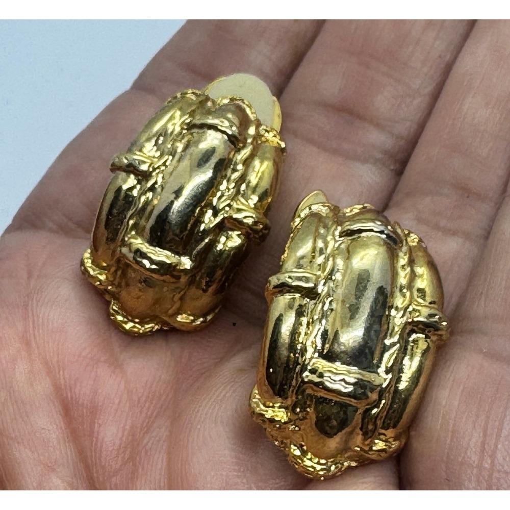 Vintage Gold Tone Chunky Ribbed Dome Clip On Statement Earrings 1 Inch